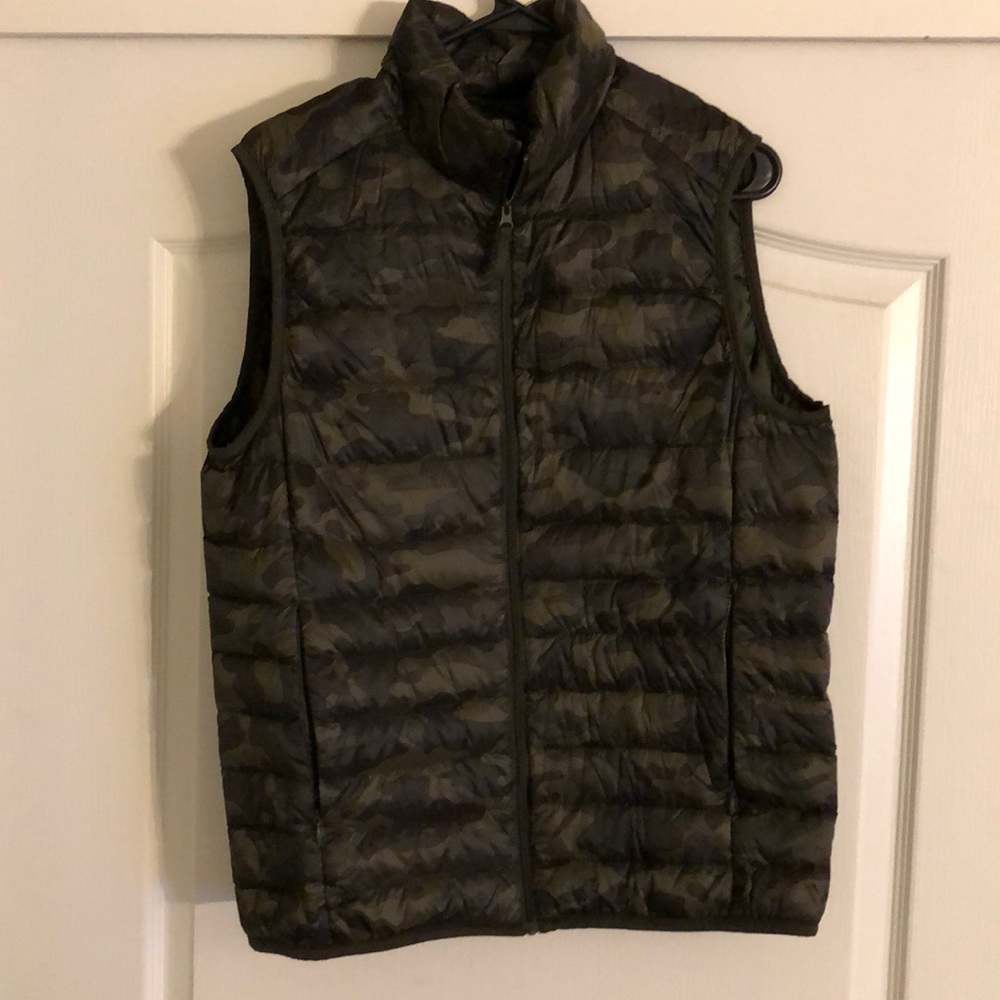 Uniglo Camo Vest